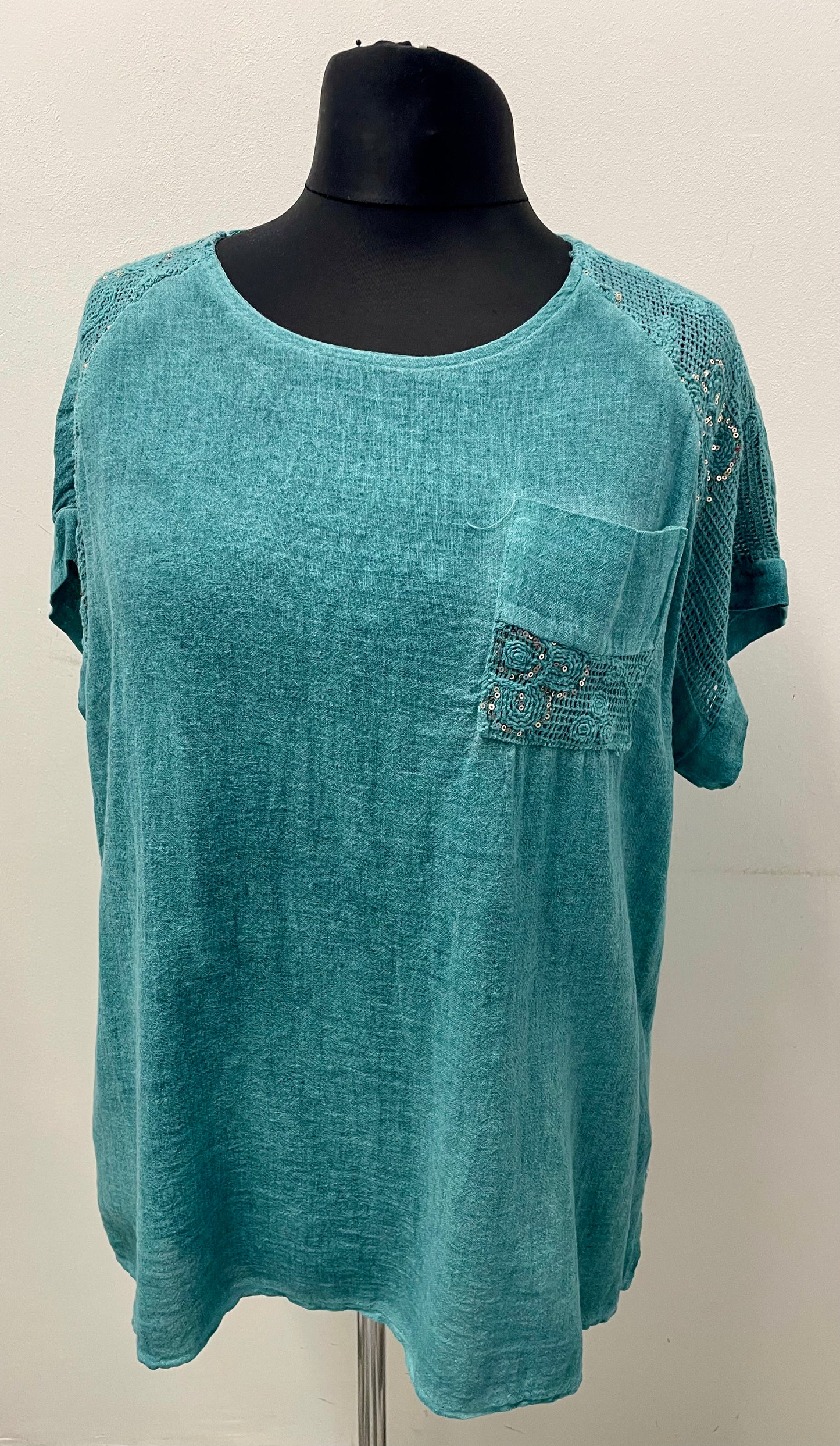 Shirt mit bestickten Netzeinsatz