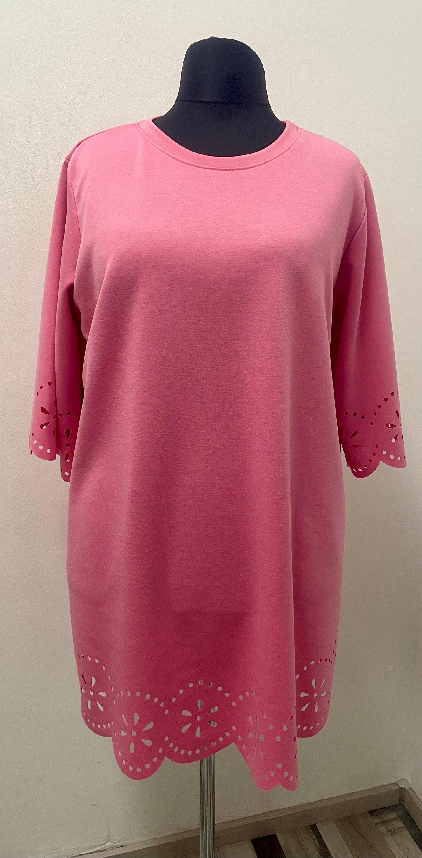Kleid/Tunika mit Lochmuster