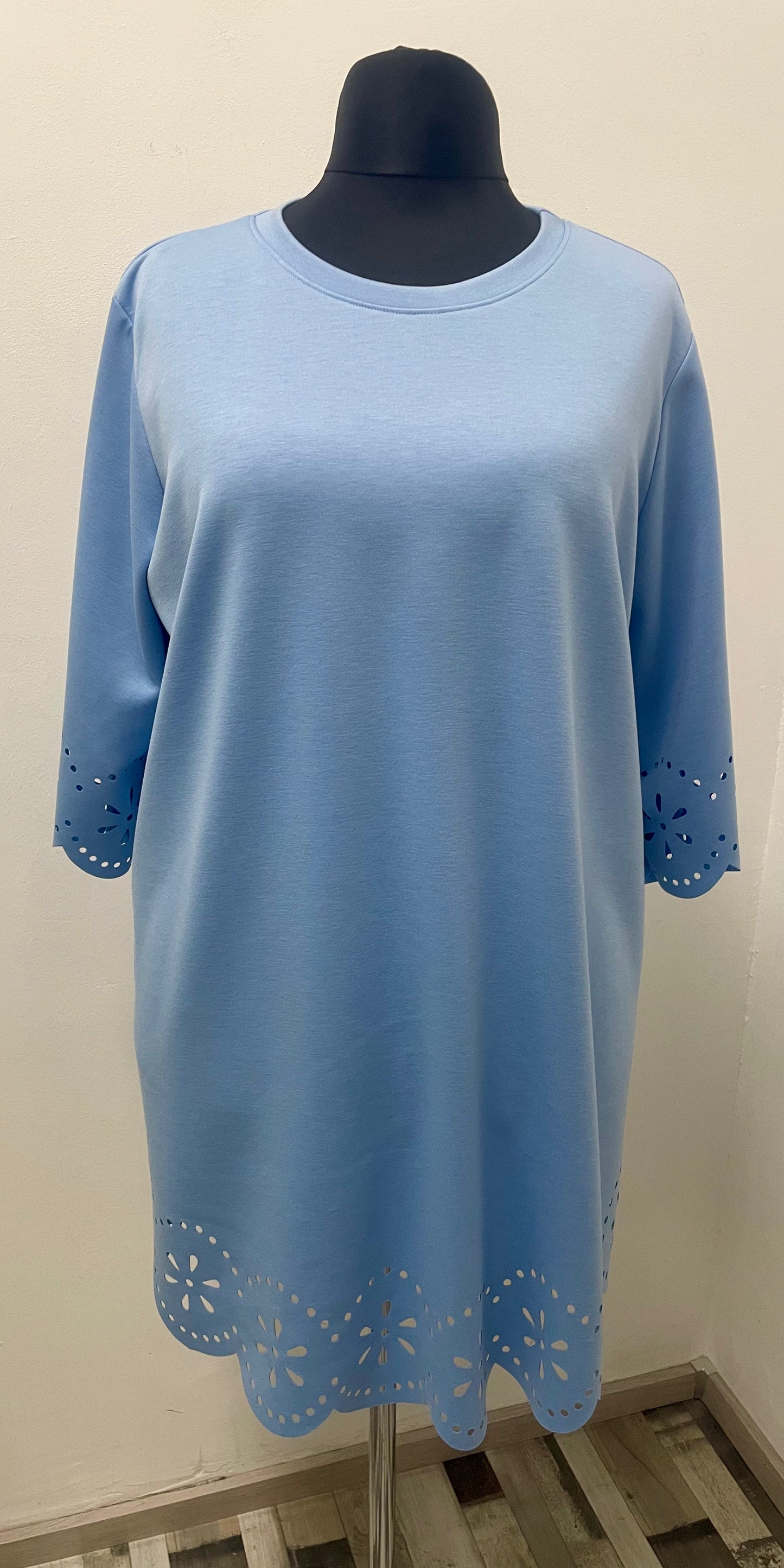 Kleid/Tunika mit Lochmuster
