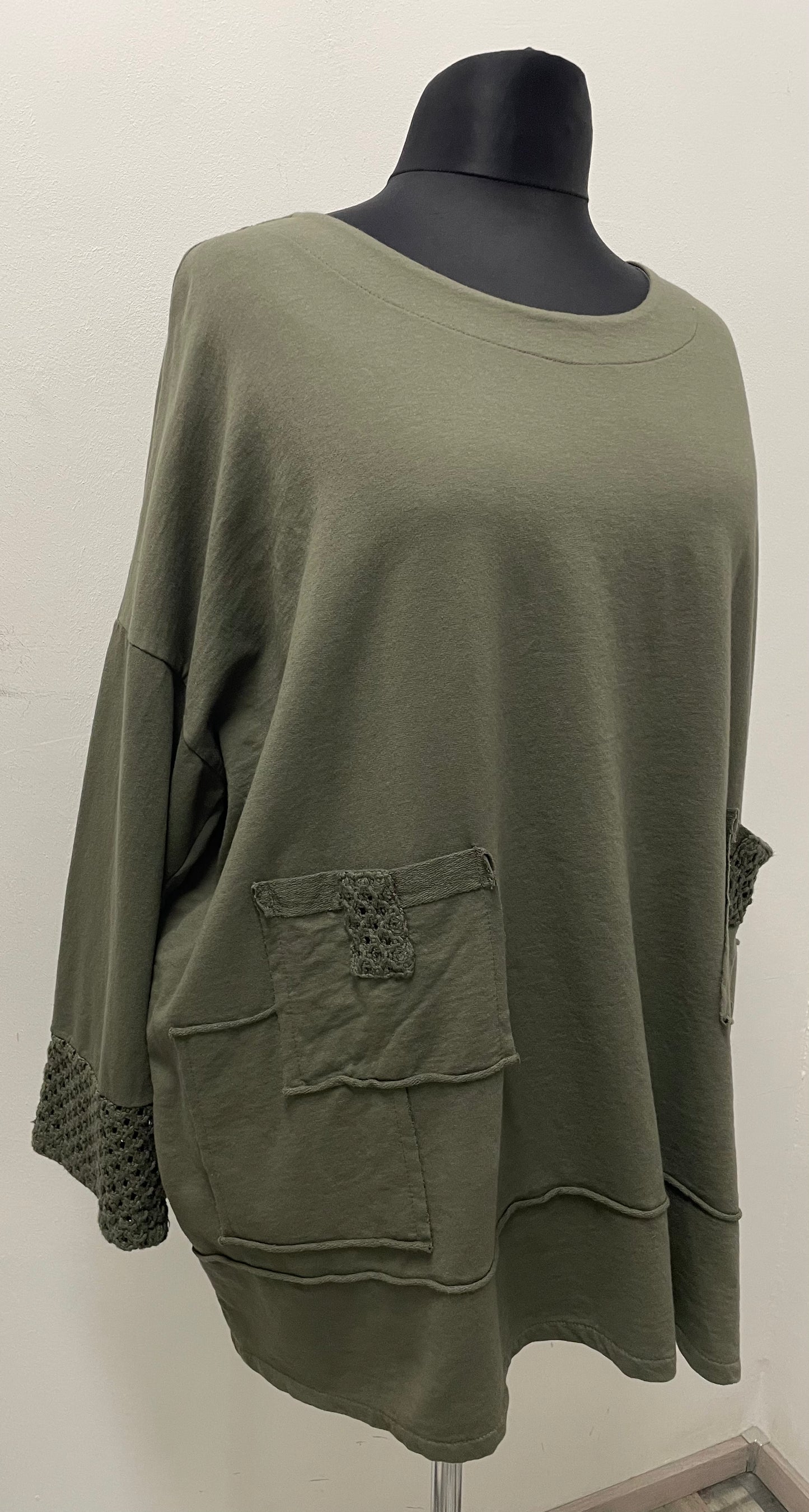 Shirt mit Netzeinsatz an den Ärmeln