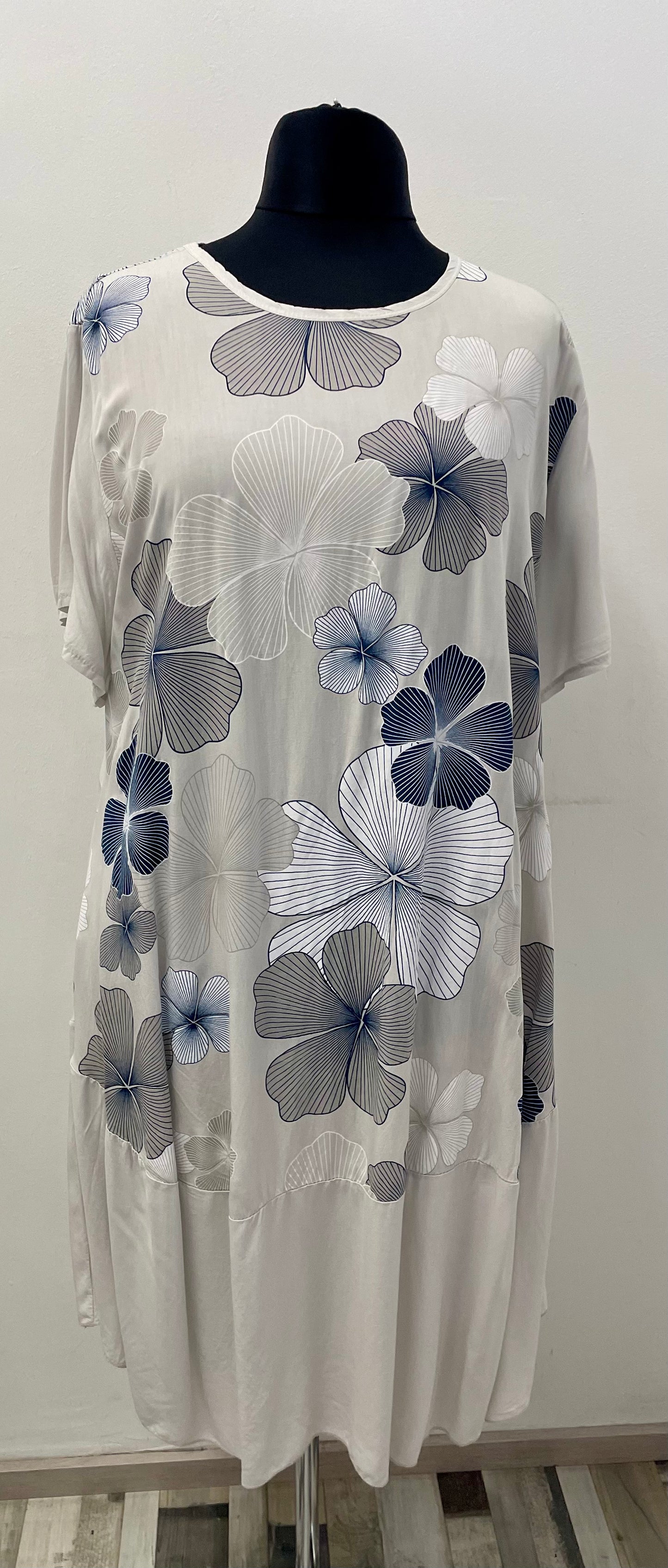 Sommerkleid mit Blumenmuster II