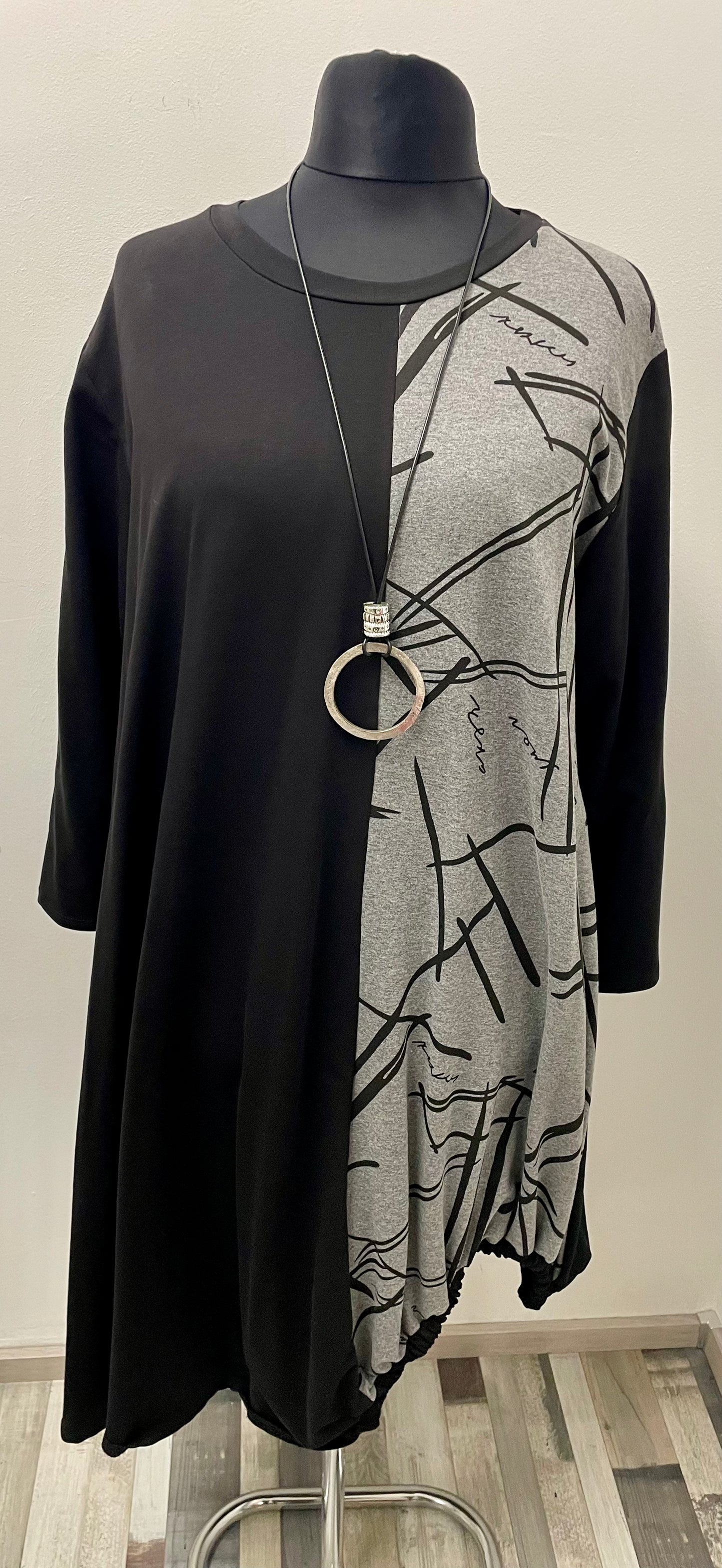 Kleid Schwarz/Grau mit asymmetrischer Optik