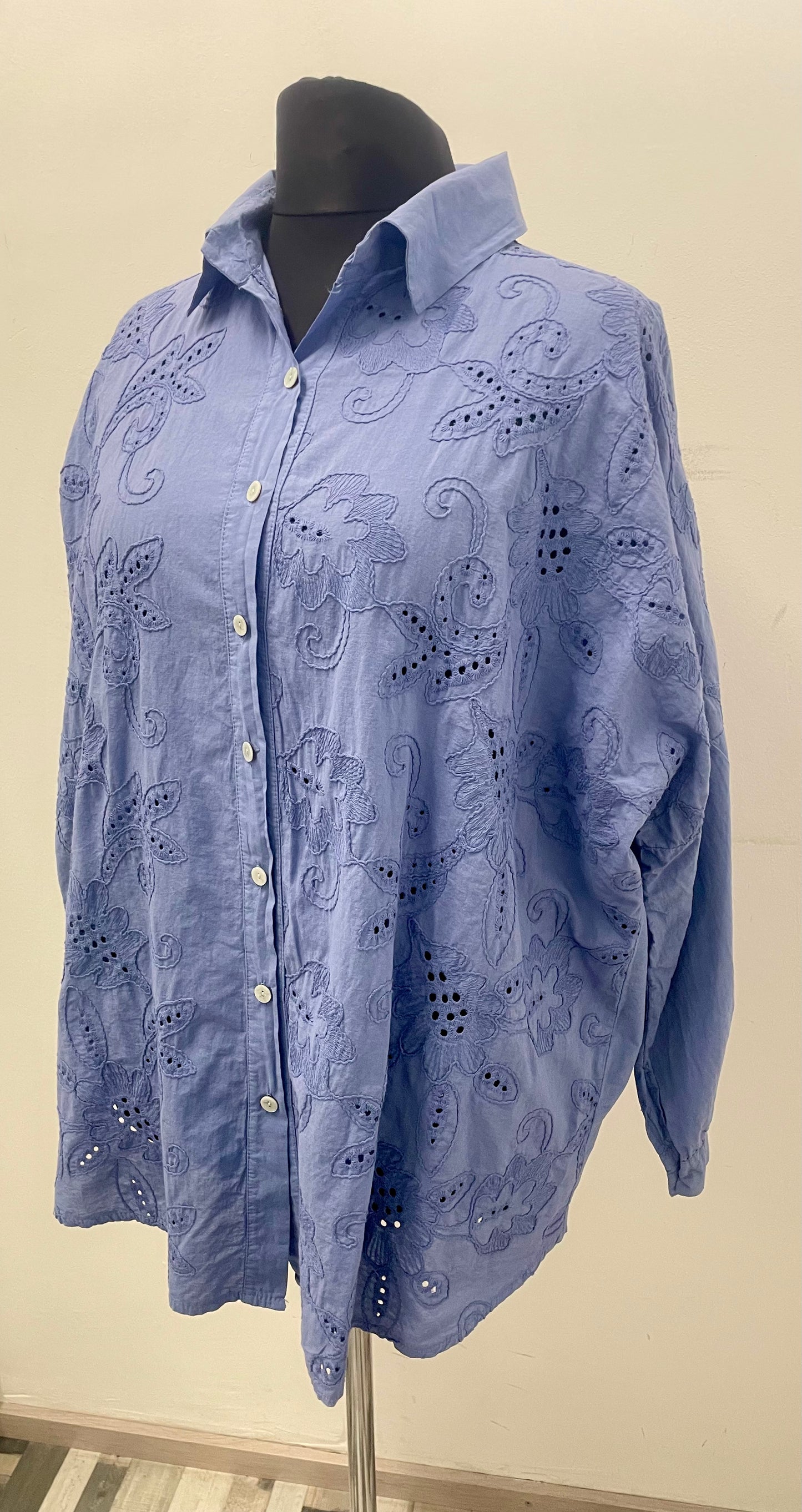 Bluse mit Blumenstickerei