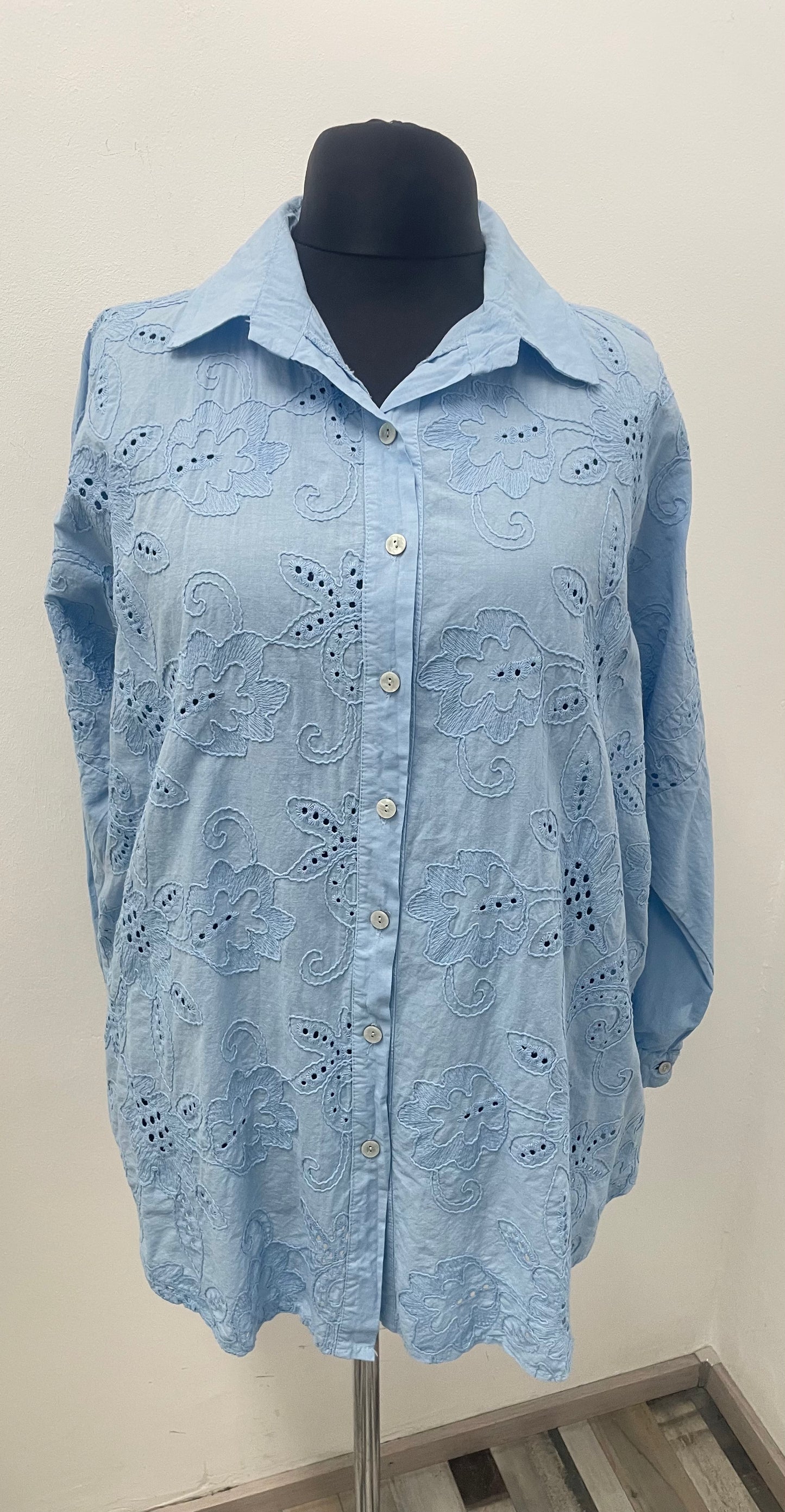 Bluse mit Blumenstickerei