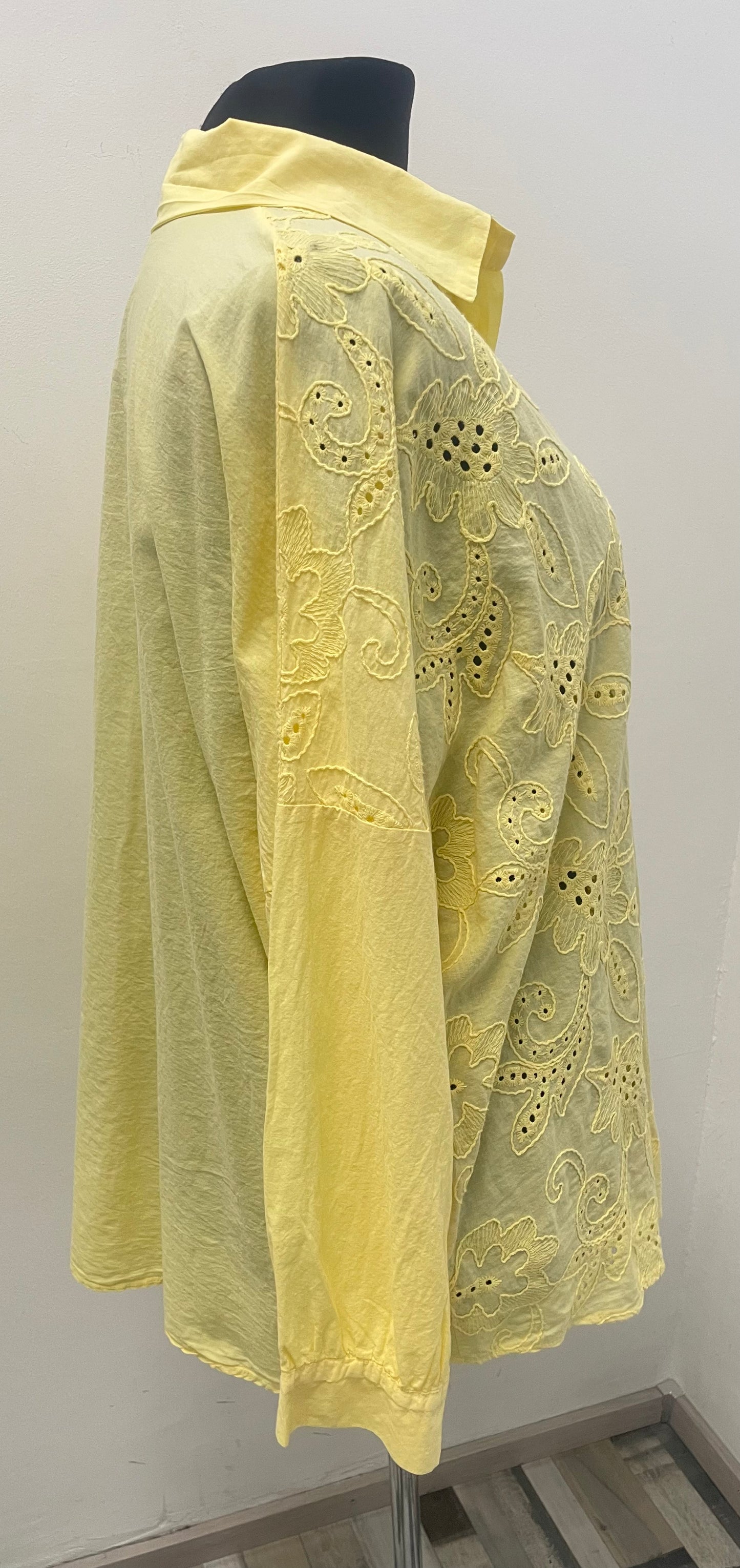 Bluse mit Blumenstickerei