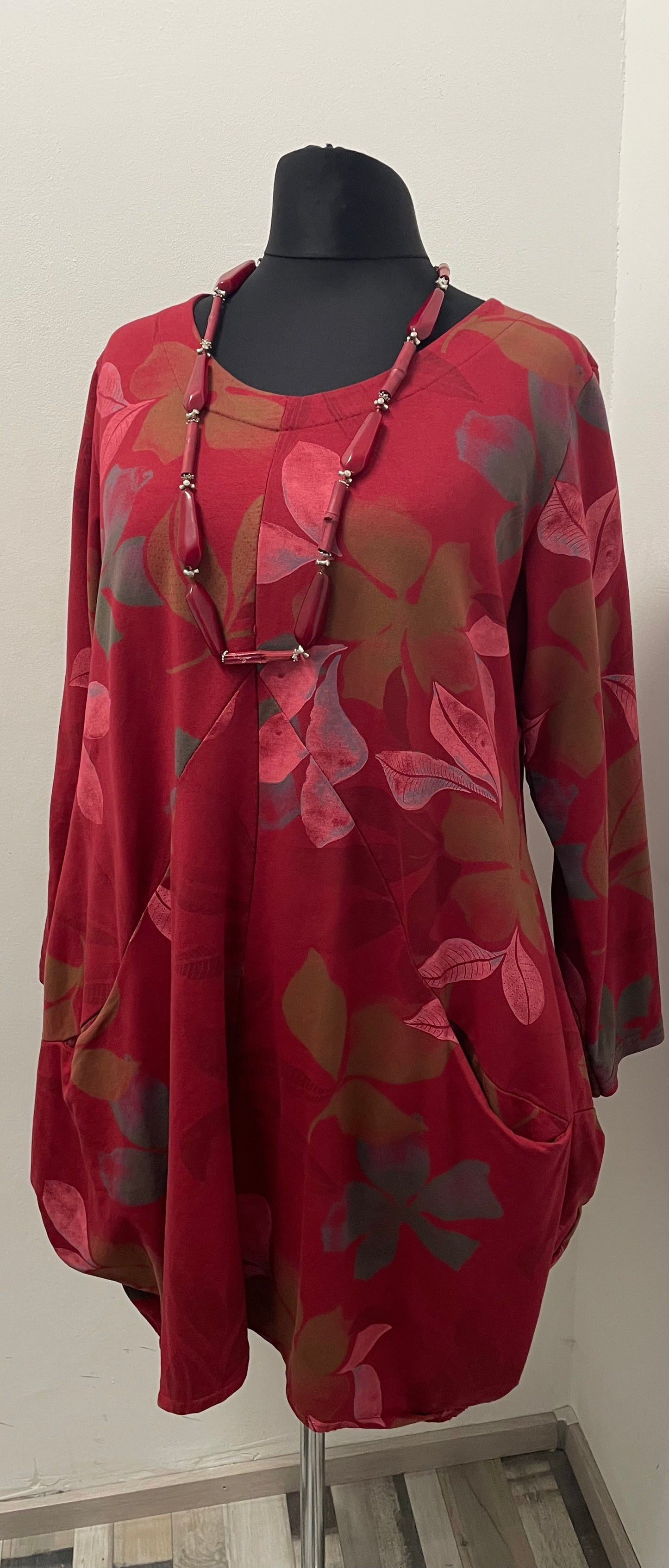 Tunika/Kleid mit Blättermuster in Bordeaux