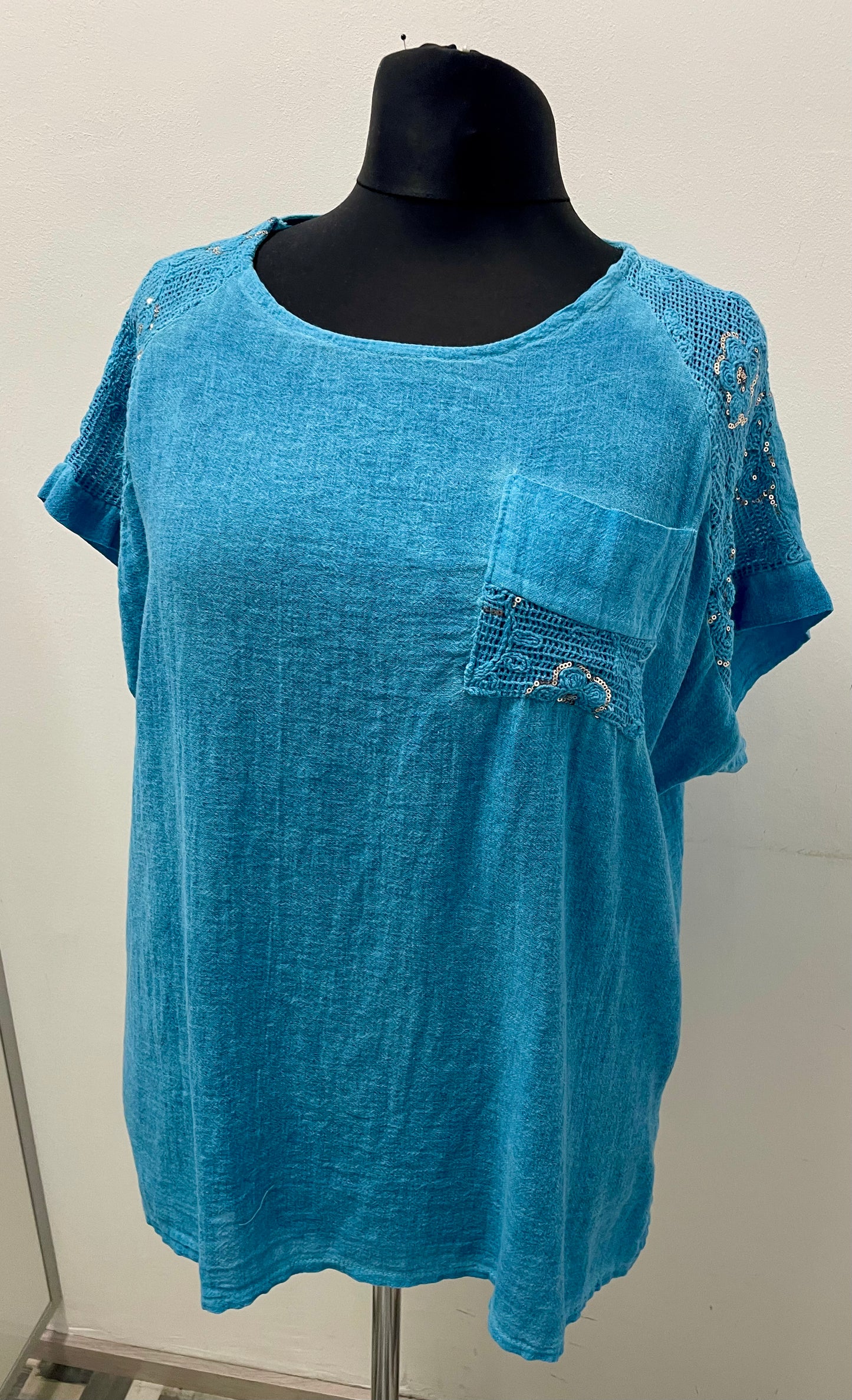 Shirt mit bestickten Netzeinsatz