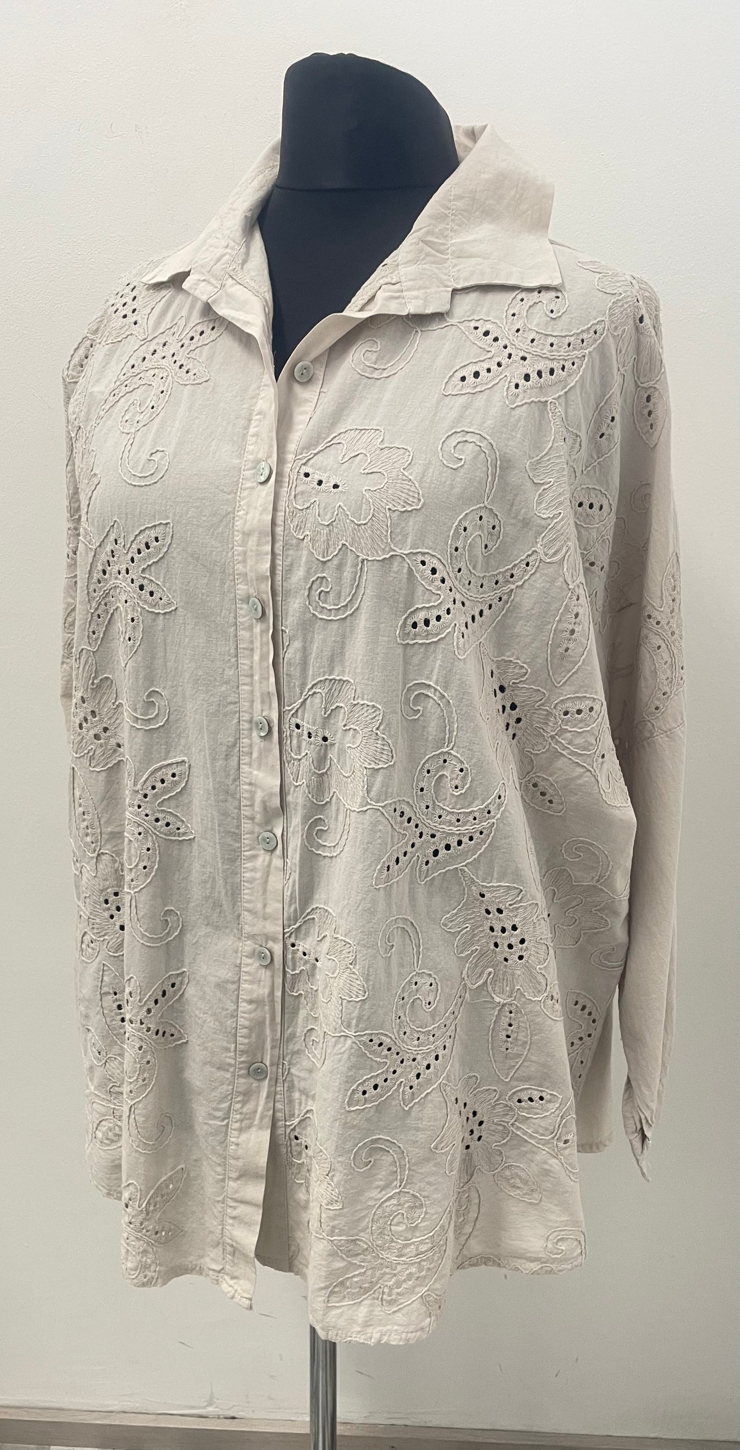 Bluse mit Blumenstickerei