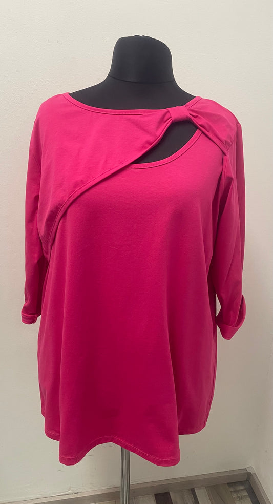 Shirt mit asymmetrischen Ausschnitt