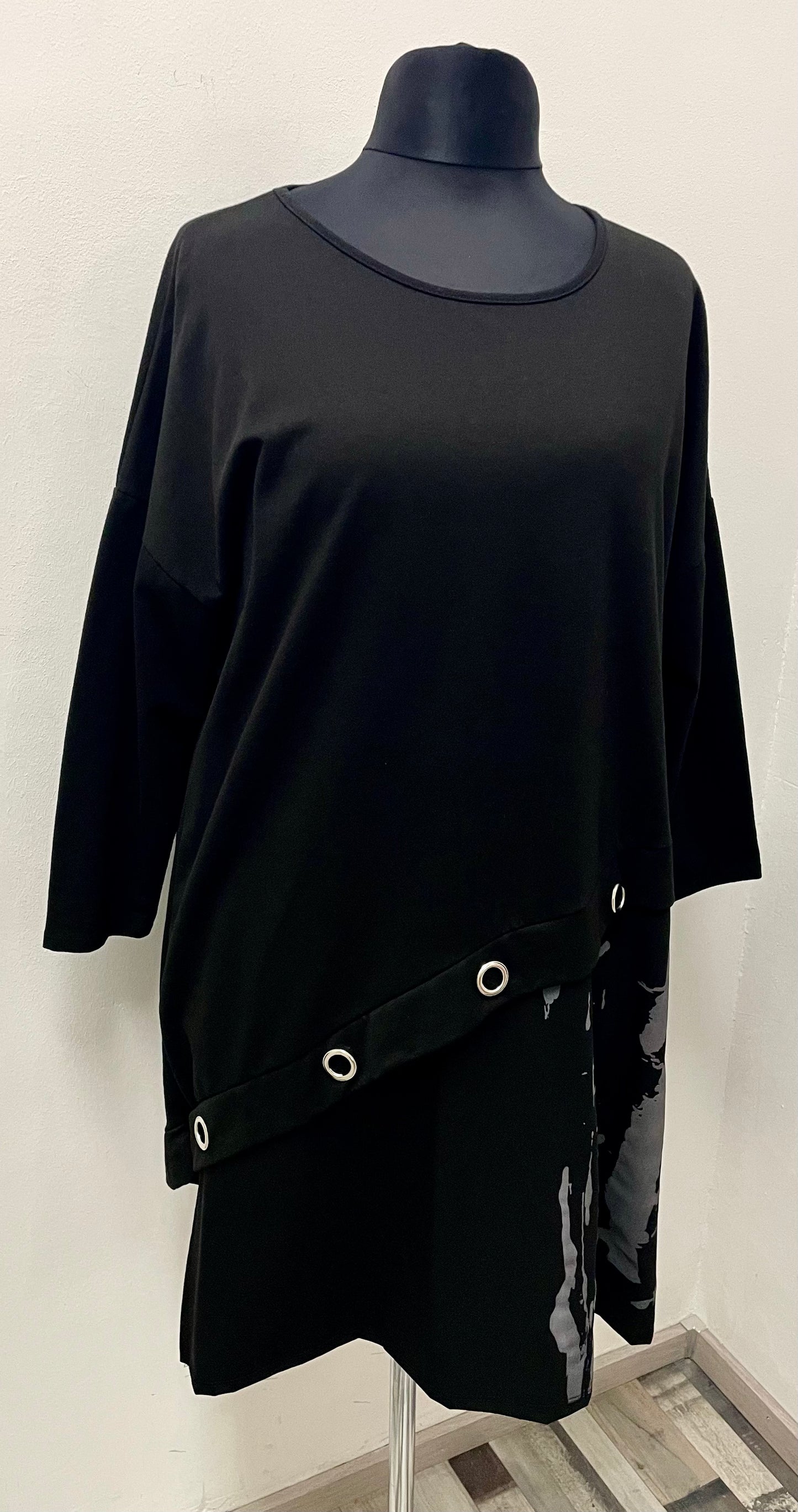 Kleid mit Ziernieten