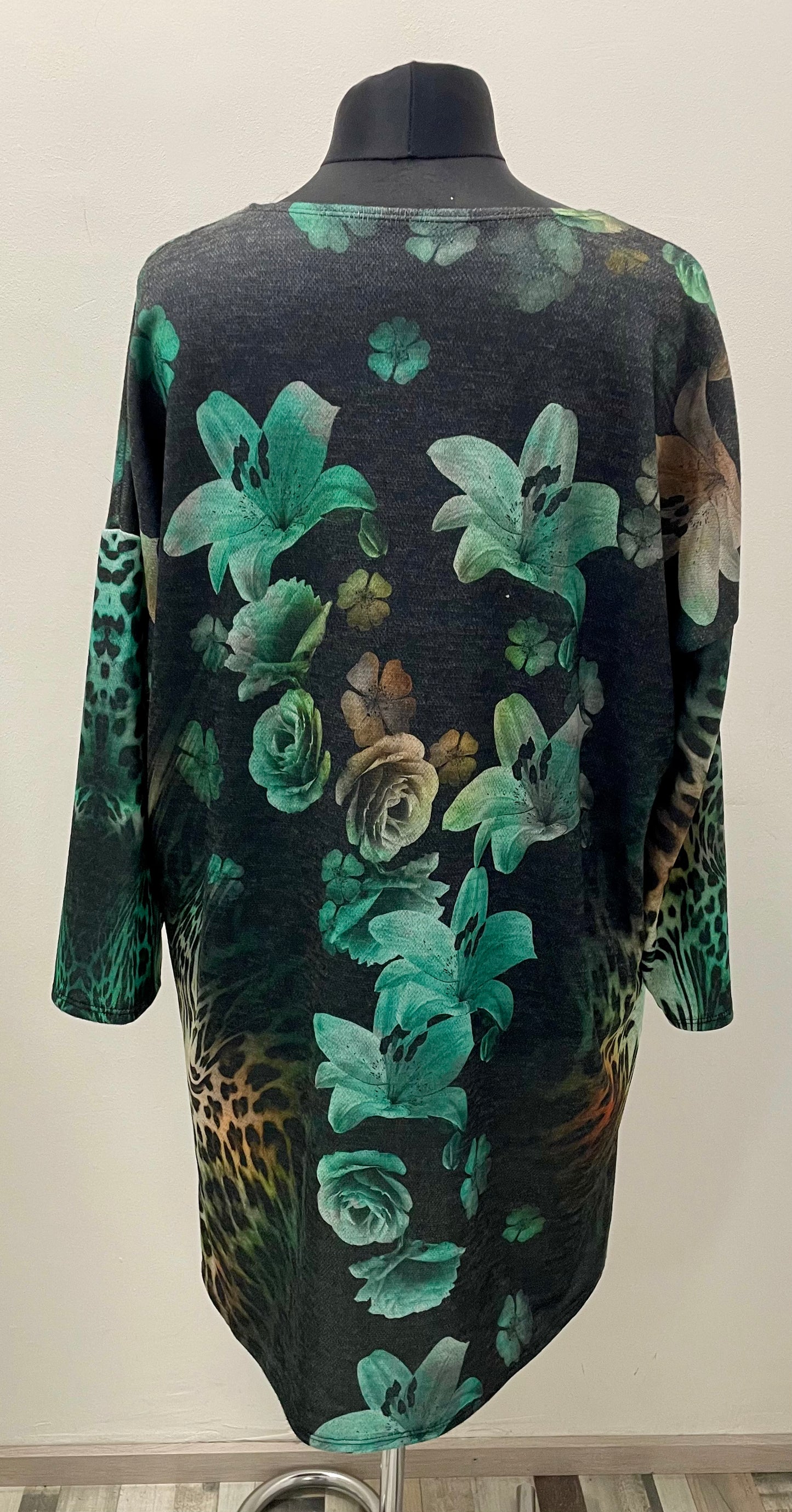 Kleid mit Loop-Schal