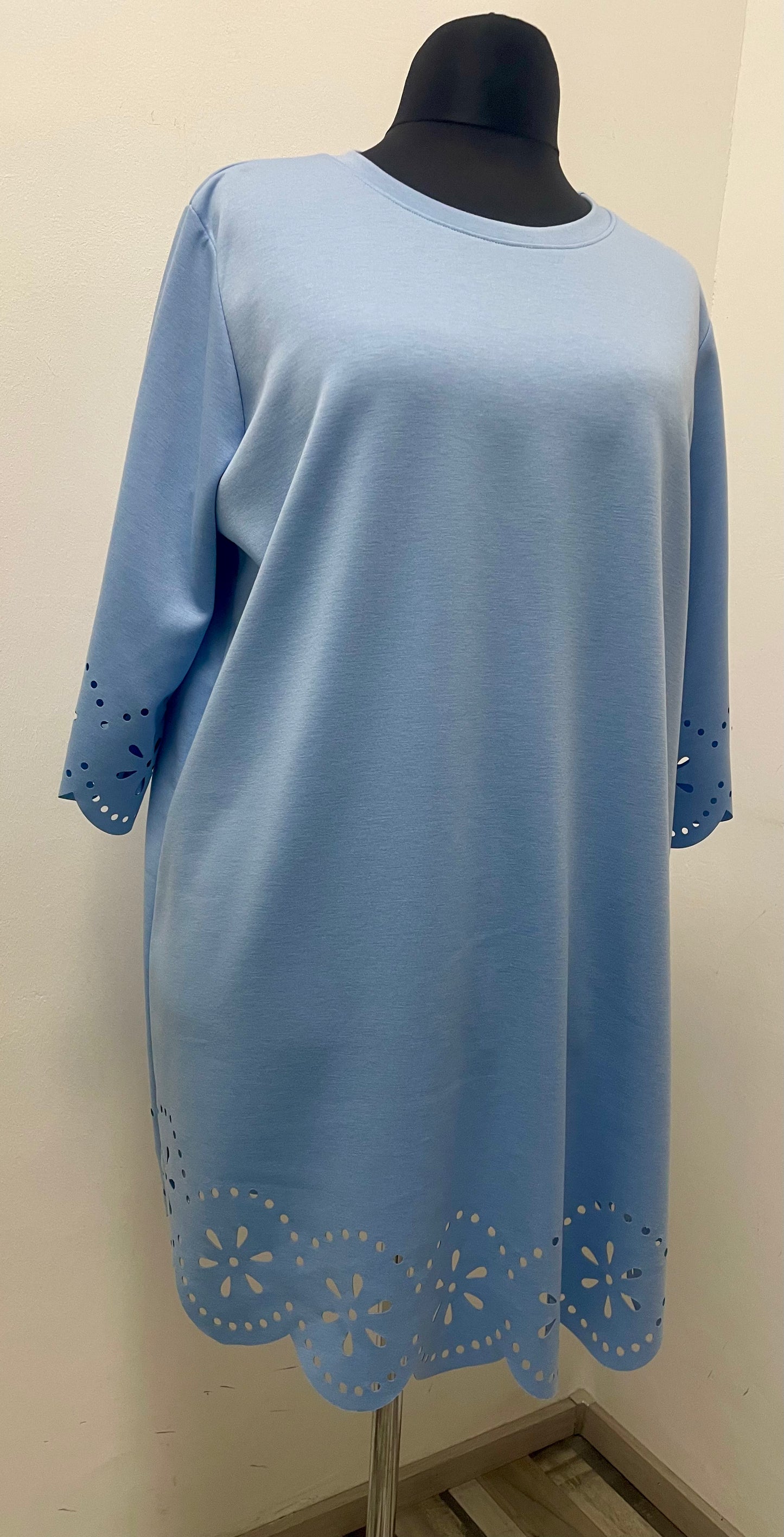 Kleid/Tunika mit Lochmuster