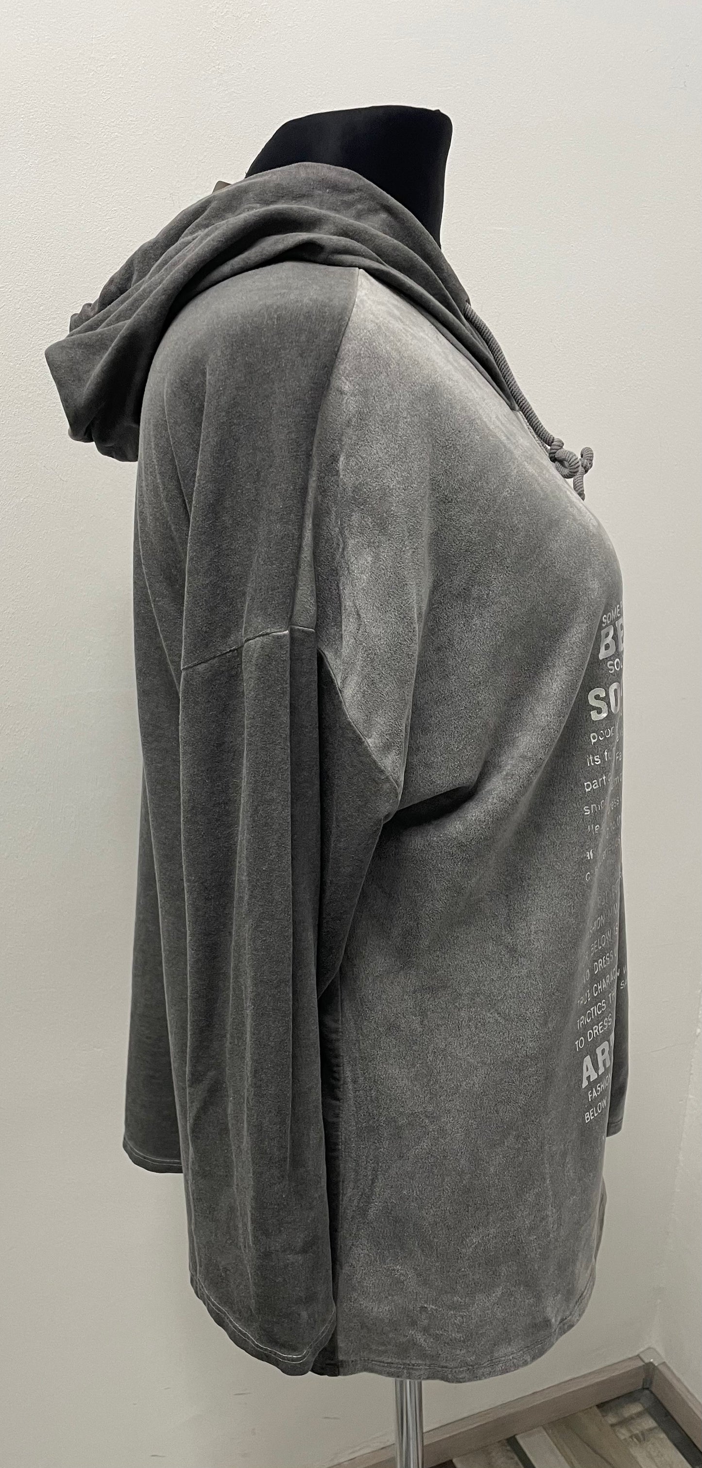 Langarmshirt mit Kapuze und silberfarbenen Aufdruck