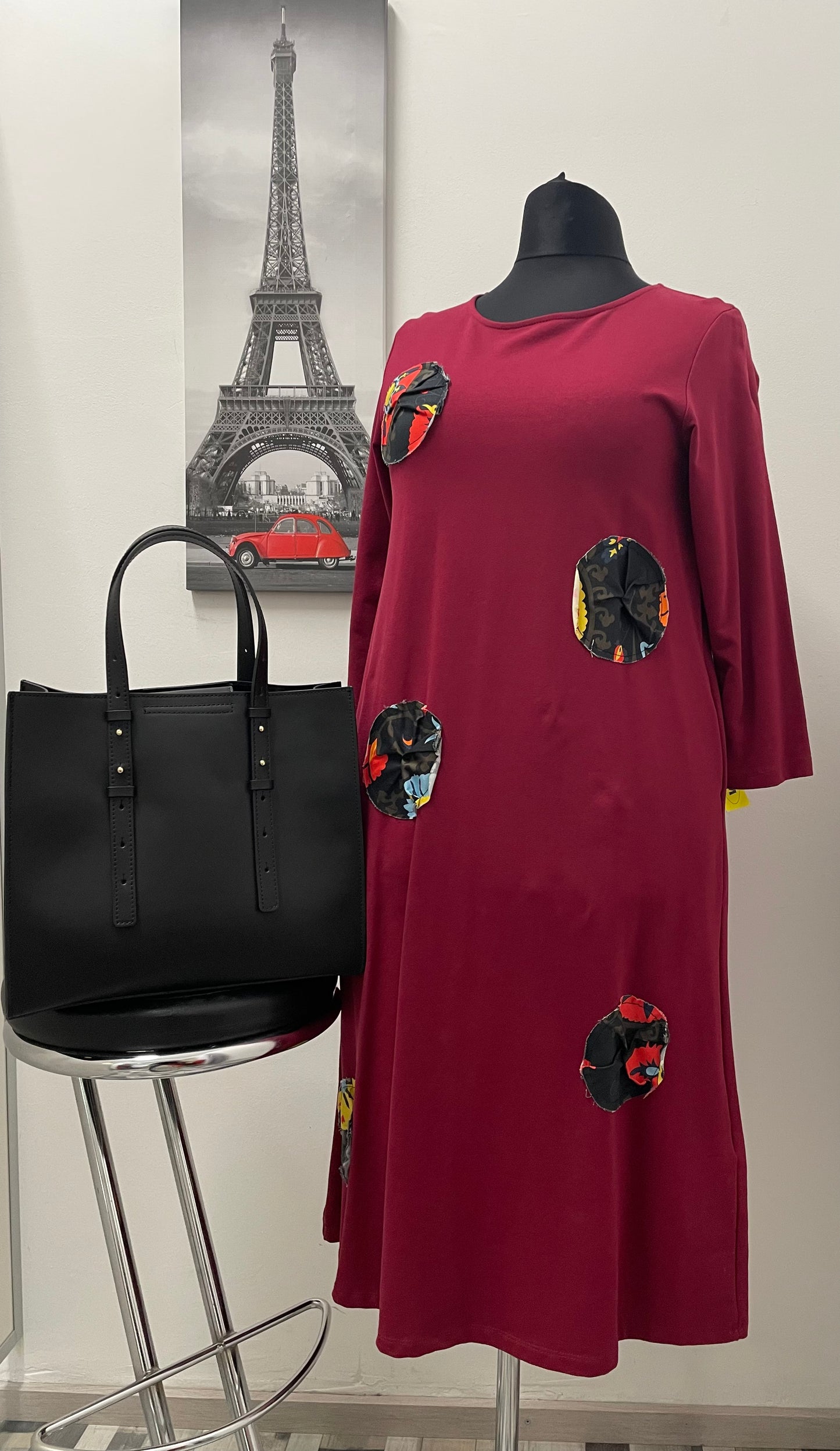 Kleid mit aufgenähten Kontrastkreise