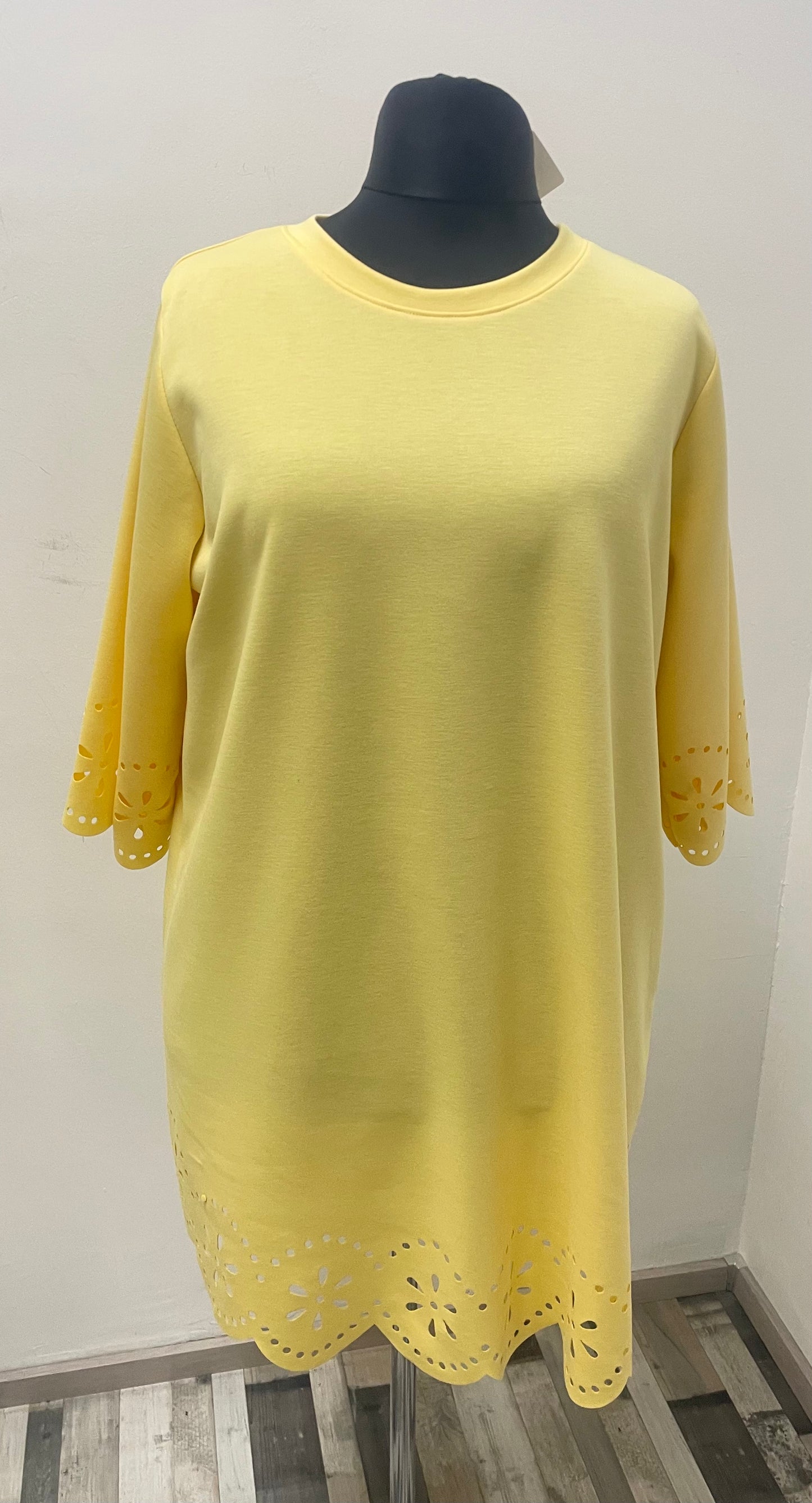 Kleid/Tunika mit Lochmuster