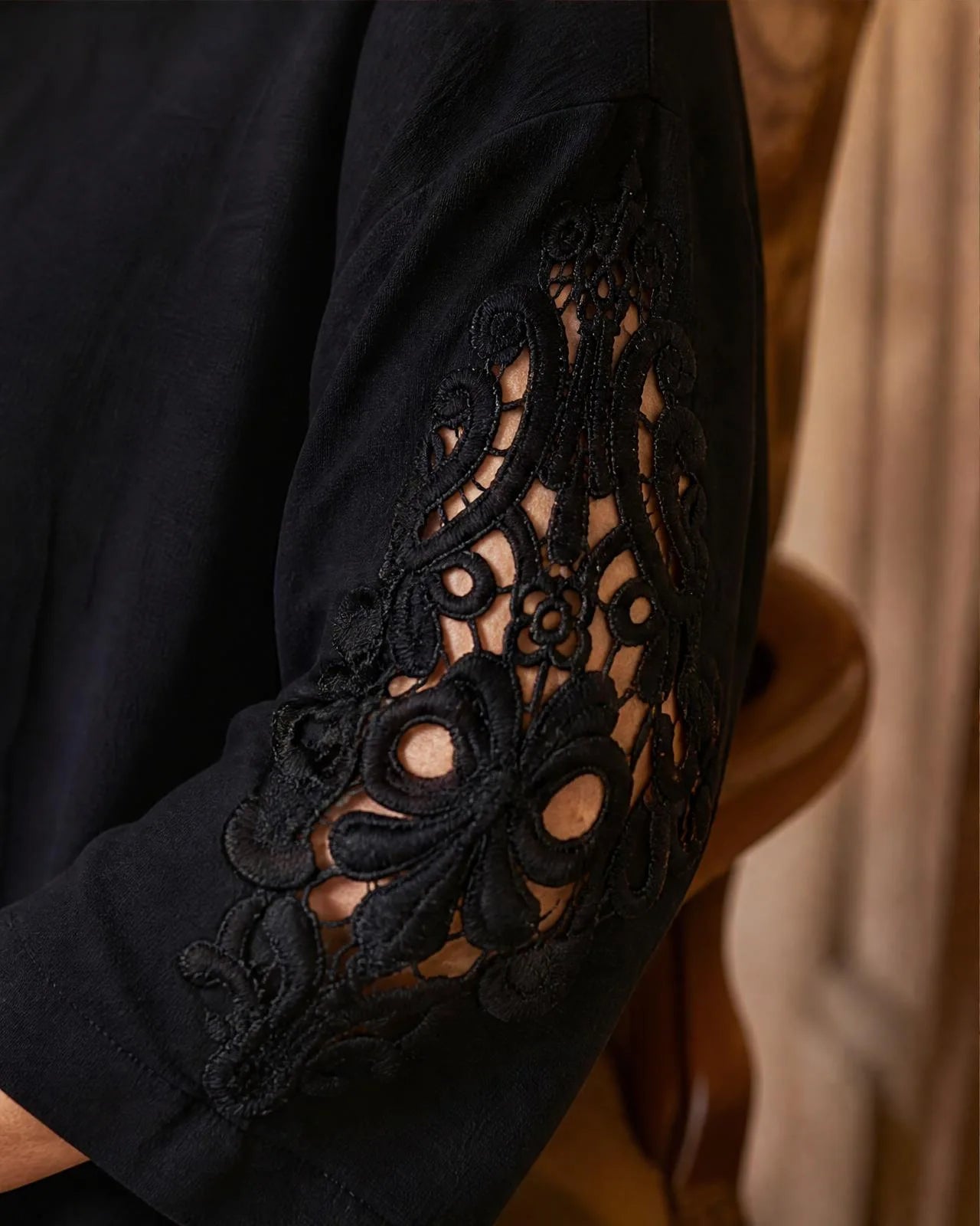 Shirt mit dekorativen Spitzendetails an den Ärmeln