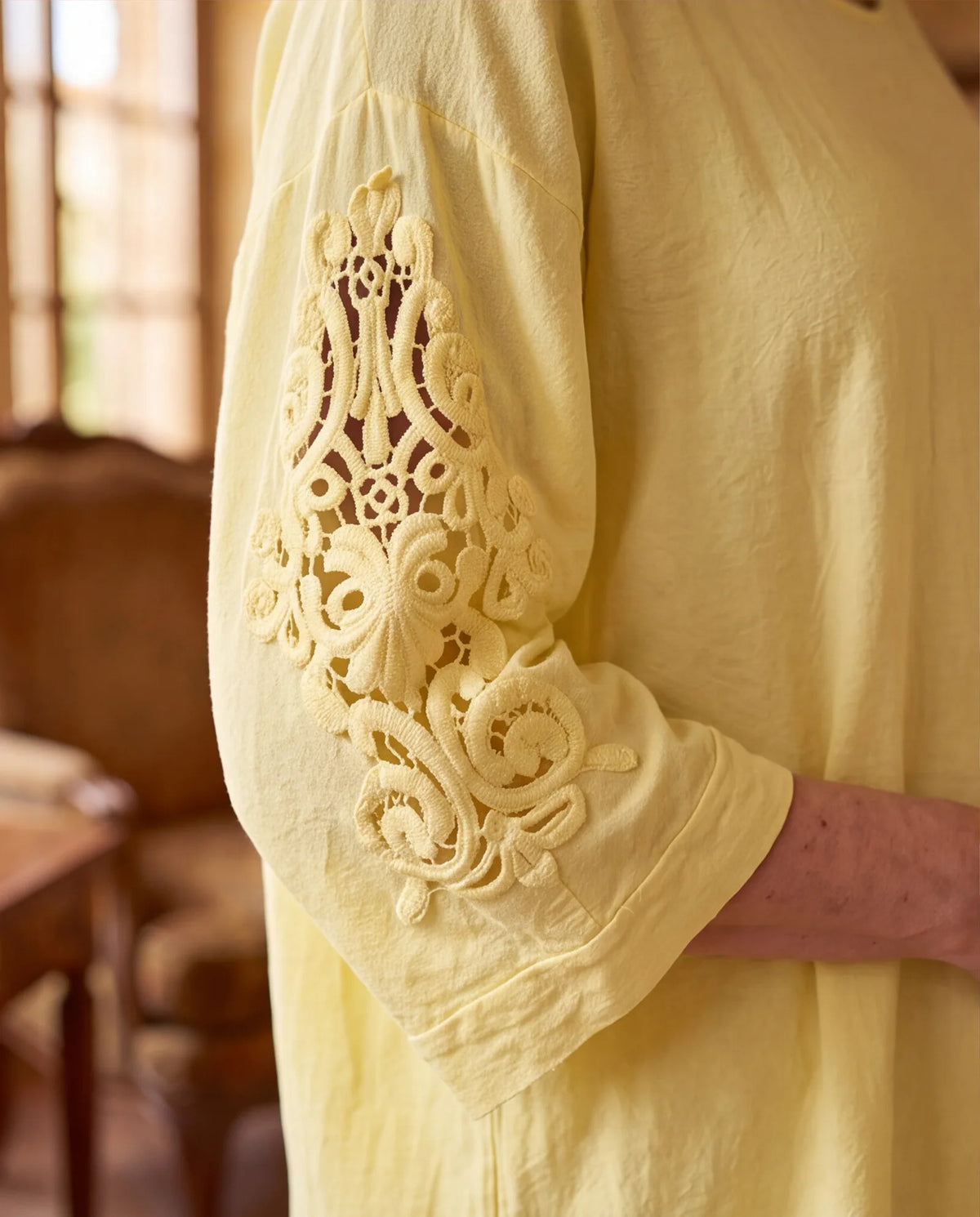 Shirt mit dekorativen Spitzendetails an den Ärmeln