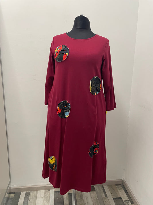 Kleid mit aufgenähten Kontrastkreise