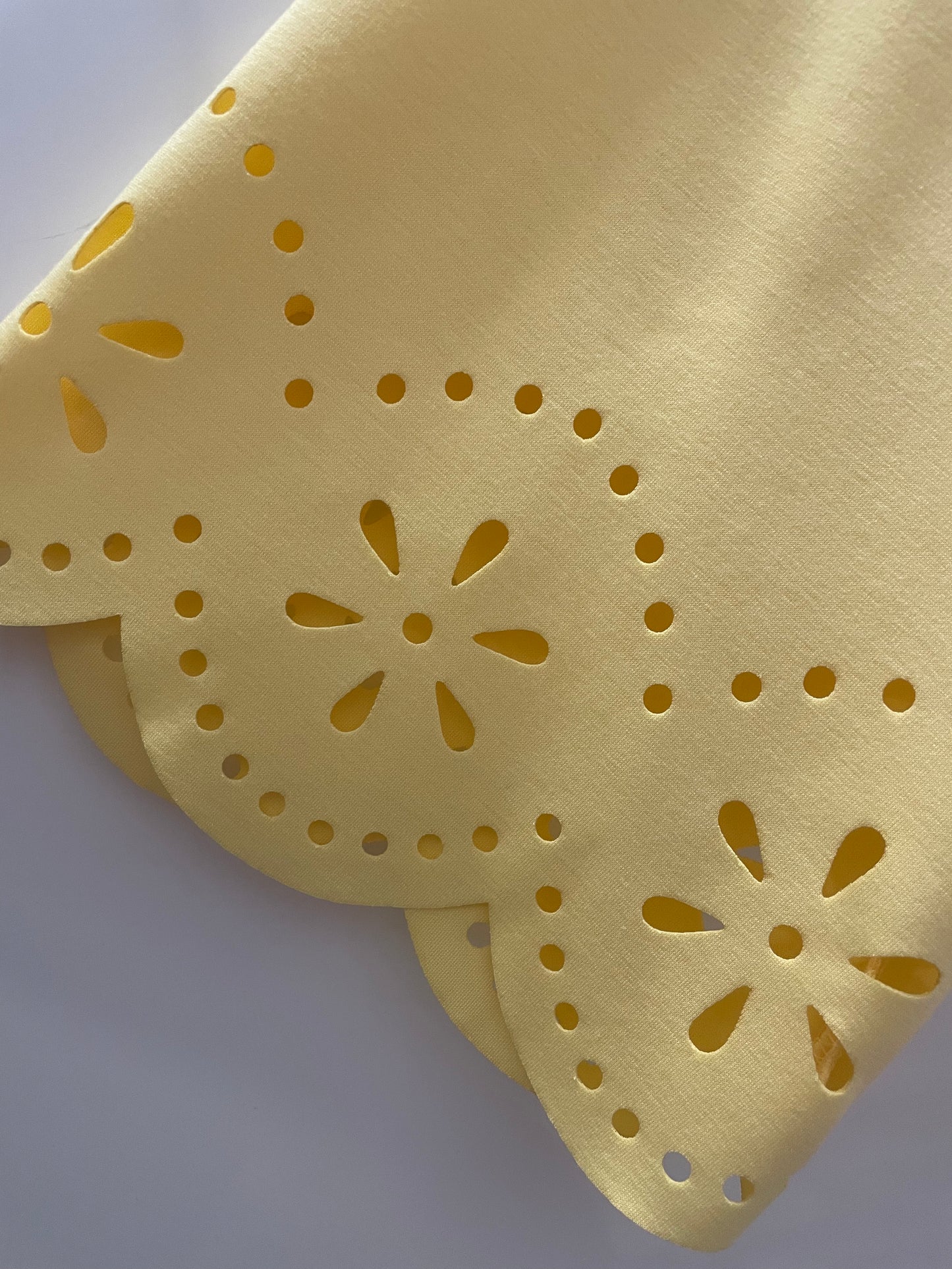 Kleid/Tunika mit Lochmuster