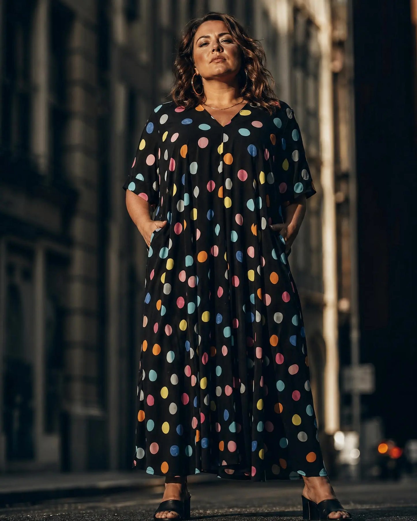 Kleid mit bunten Punkten