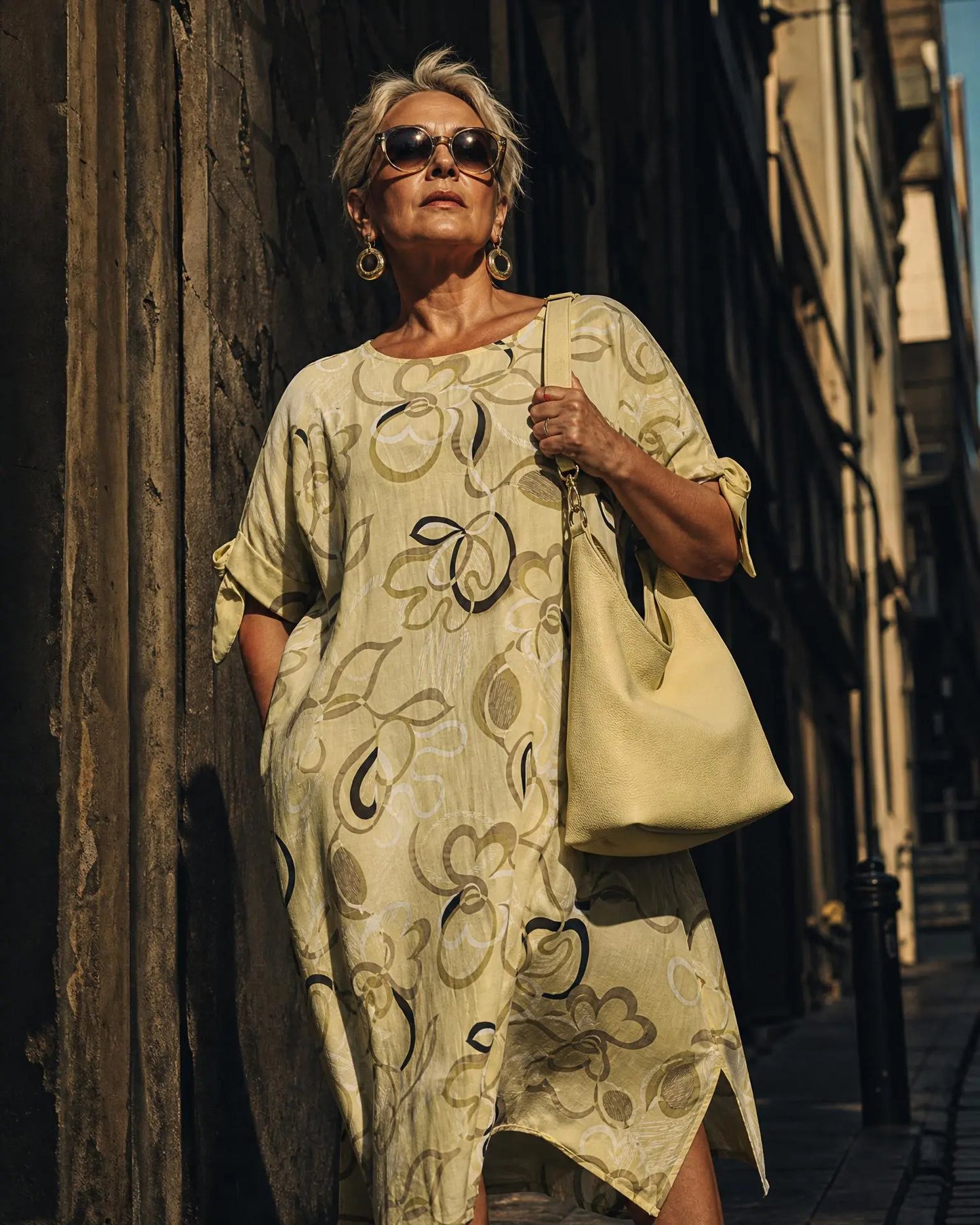 Sommerkleid mit dekorativen Bindedetail