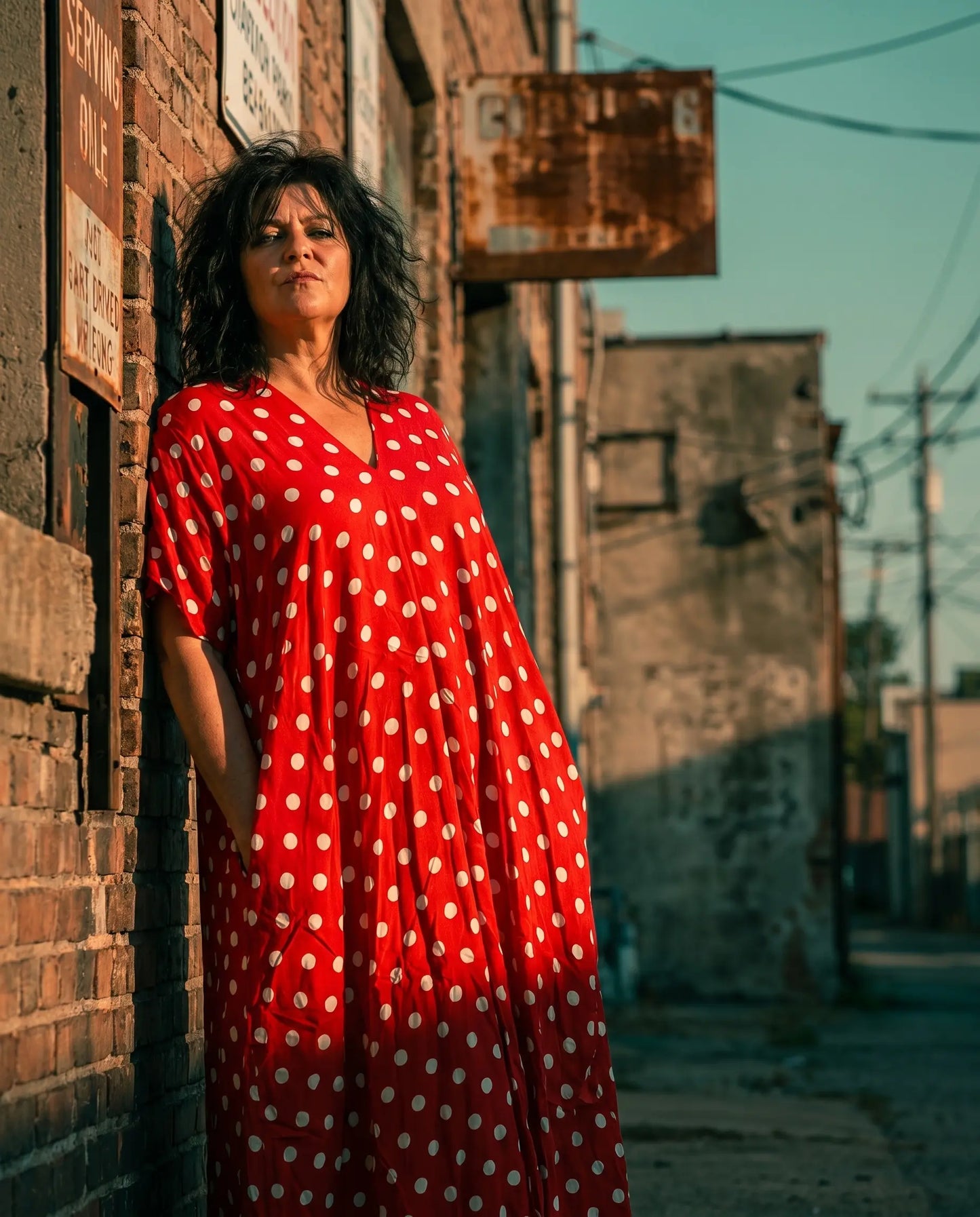 Kleid mit mit weißen Polka-Dots